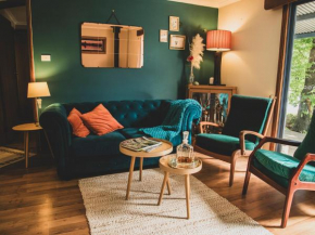 Snowy Valleys iconic stay - Moonshiner Cottage @ Distillery, Tumbarumba